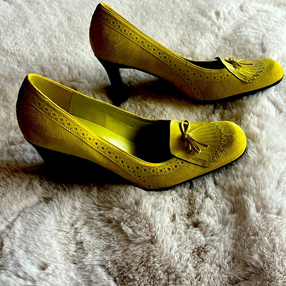 Suede pumps